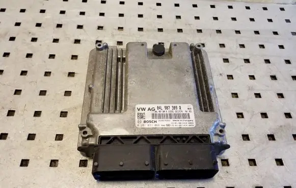 Volkswagen PASSAT B8 Engine control unit/module 04L907309R 0281031066