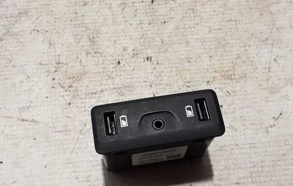 Renault Espace V (RFC) AUX in-socket connector 280239684R