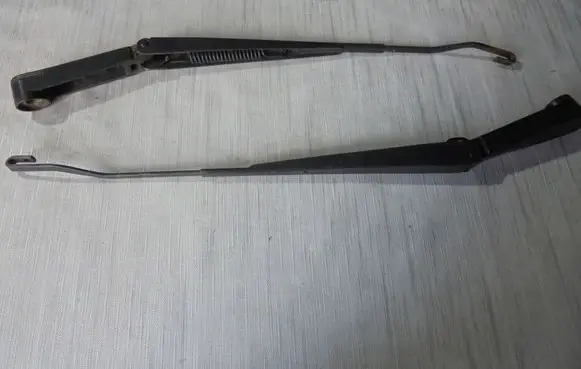 Nissan Navara D40 Front wiper blade arm