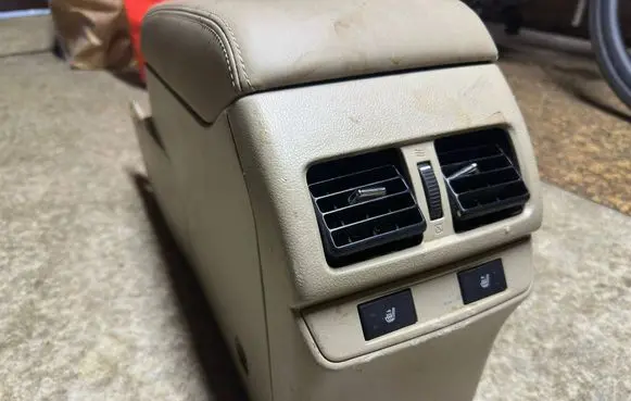 Subaru Outback (BS) Center console 