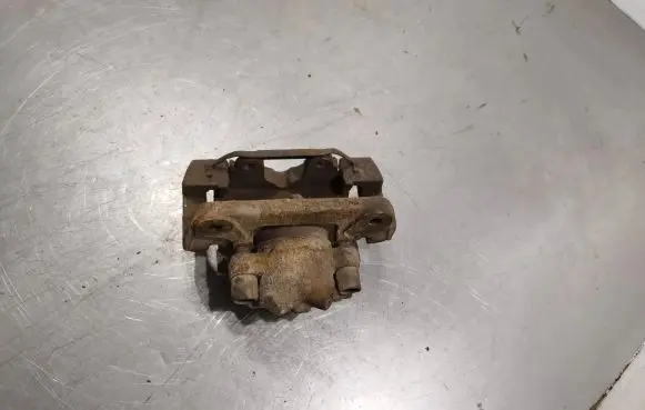 BMW X3 E83 Front brake caliper 170630