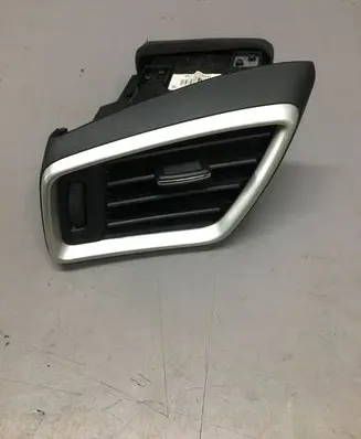 Nissan Qashqai Dashboard side air vent grill/cover trim 30490001