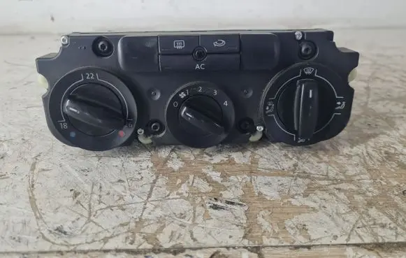 Volkswagen Golf V Climate control unit