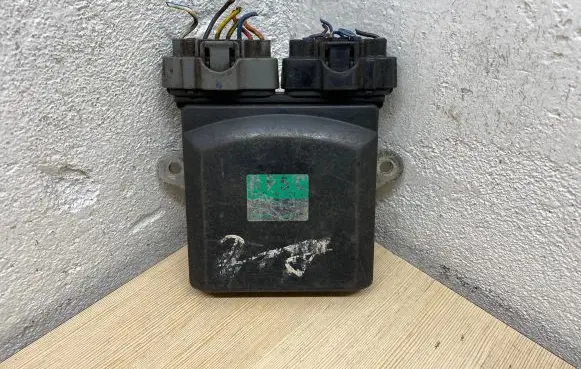 Mazda MPV II LW Fuel injection control unit/module RF5C18701A 1310001241
