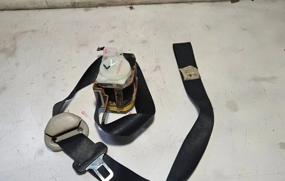 Toyota Yaris Front seatbelt 732200D061