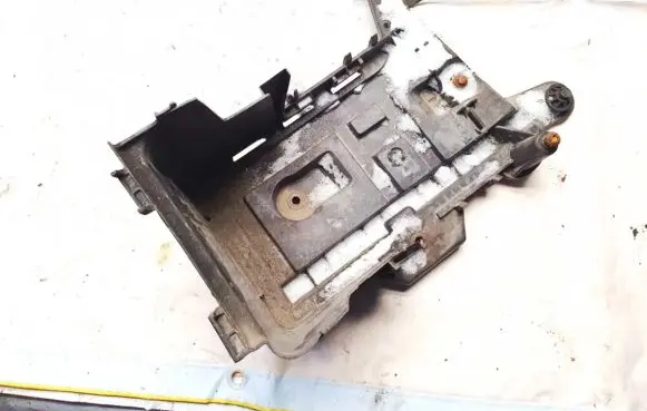 Volkswagen Golf V Battery box tray 1k0915333c