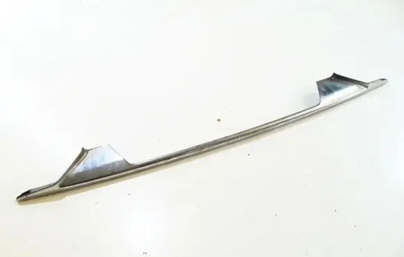 Toyota Previa (XR30, XR40) II Tailgate trim
