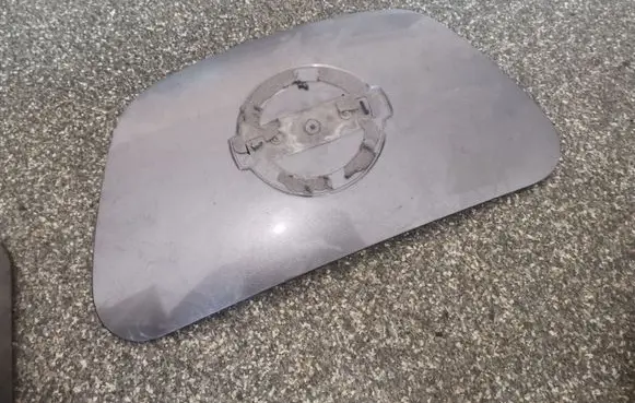 Nissan Leaf I (ZE0) Electric car charge socket cover 