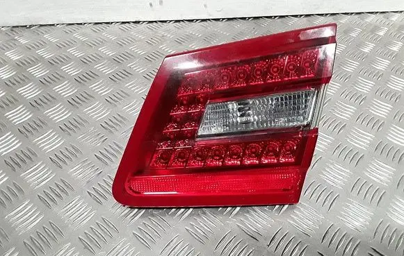 Tailgate rear/tail lights