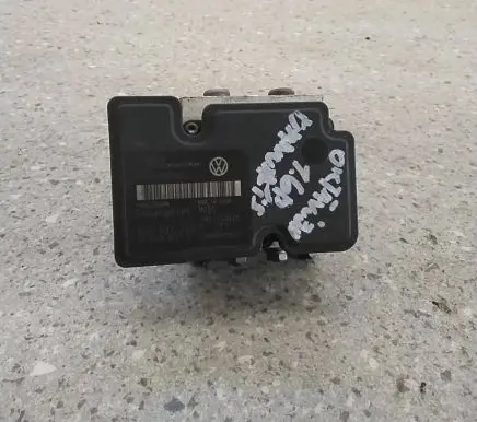 Skoda Octavia Mk2 (1Z) ABS Pump 1K0907379P 00009496E5 10097003153