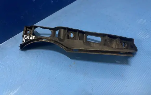 Volkswagen PASSAT B6 Front bumper mounting bracket 3C0807889