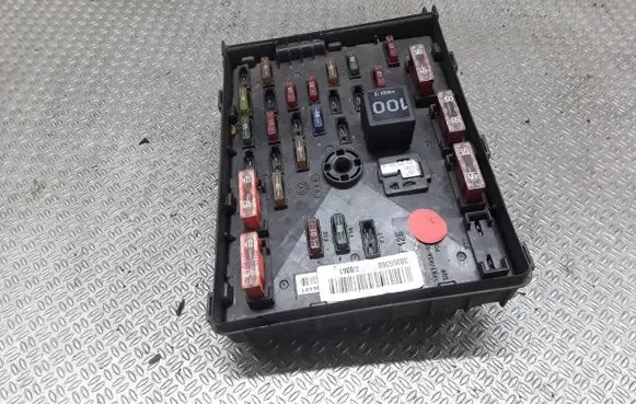 Volkswagen PASSAT B6 Fuse module 3C0937125