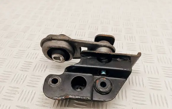 Renault Kadjar Engine mount bracket 112383734R