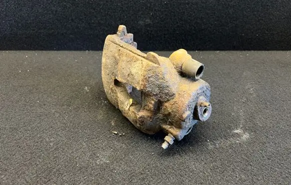 Volkswagen Golf IV Front brake caliper FS111