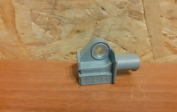 Mercedes-Benz C W204 Airbag deployment crash/impact sensor A2048201985 04896011AB