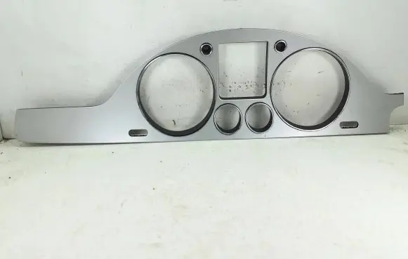 Dashboard glove box trim