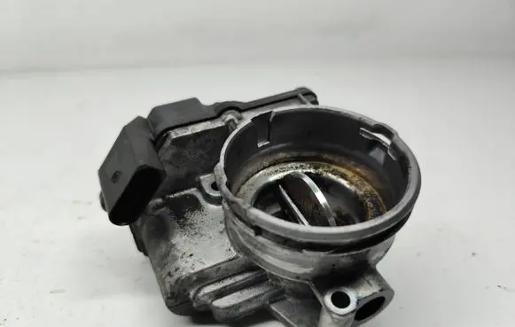 Volkswagen Golf V Throttle valve 03G128063A V320