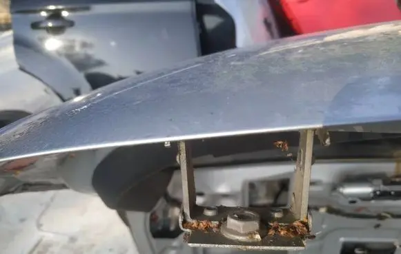 Ford Mondeo MK IV Tailgate/trunk/boot hinge