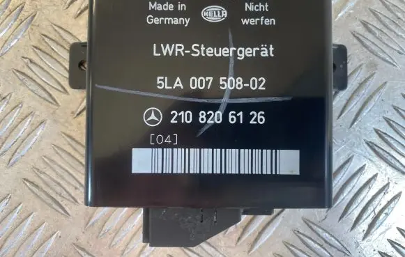 Mercedes-Benz E W210 Light module LCM 2108206126 5LA00750802