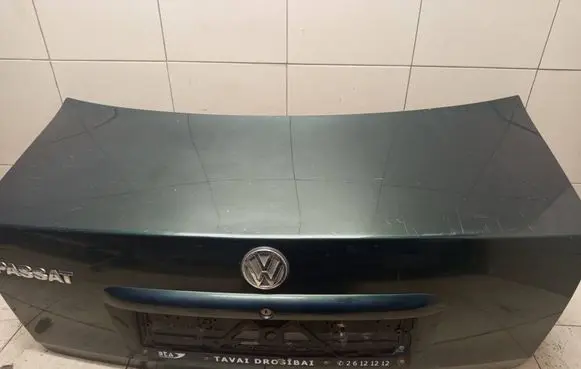 Volkswagen PASSAT B5 Tailgate/trunk/boot lid 