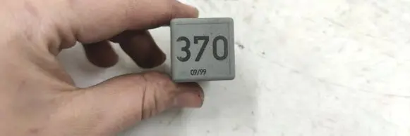 BMW 3 E46 Other relay 8D0951253 123134252300