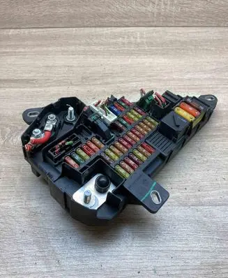 BMW 5 E60 E61 Fuse module 6906588
