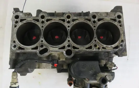 Volkswagen PASSAT B6 Engine block BLR