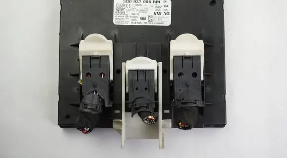 Volkswagen PASSAT B8 Central body control module 5Q0937086BM