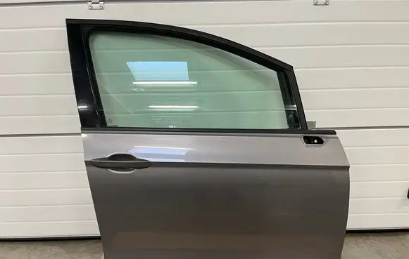 Volkswagen Golf Sportsvan Front door 