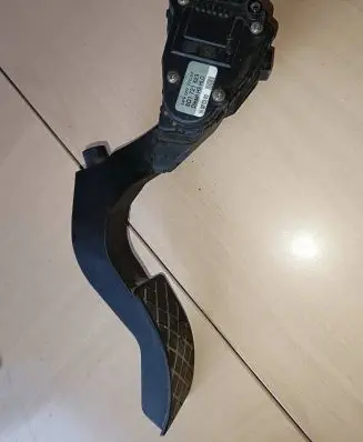 Volkswagen PASSAT B5.5 Accelerator throttle pedal 6PV00777007 8d1721523