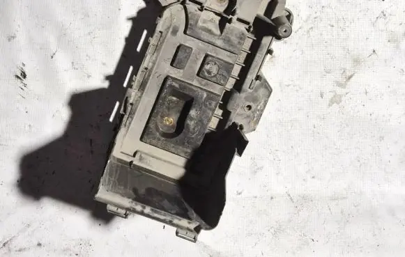 Volkswagen Golf Plus Battery bracket 1k0815330