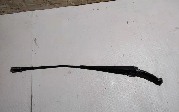 Volvo V50 Front wiper blade arm 30655615