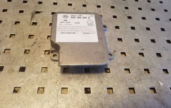 Volkswagen PASSAT B5 Airbag control unit/module 6Q0909605