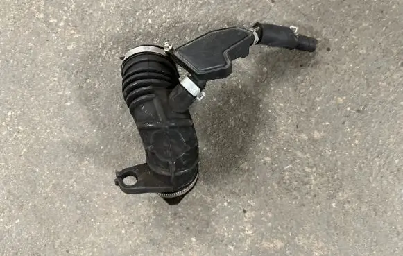 Renault Arkana Air intake duct part 165781543R