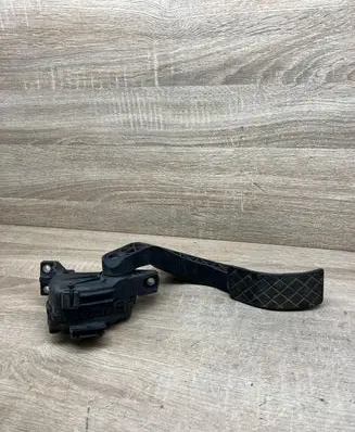 Volkswagen PASSAT B5 Accelerator throttle pedal 8D1721523F 6PV00837603