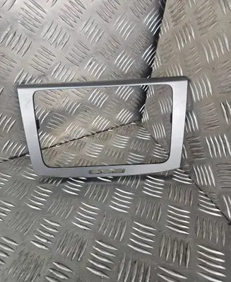 Radio/GPS head unit trim