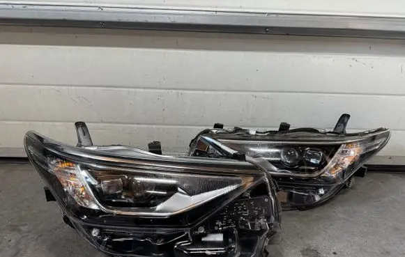 Toyota Auris E180 Headlights/headlamps set 8115002K60 8111002K60 90070906