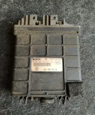 Volkswagen PASSAT B4 Engine control unit/module 0281001172173