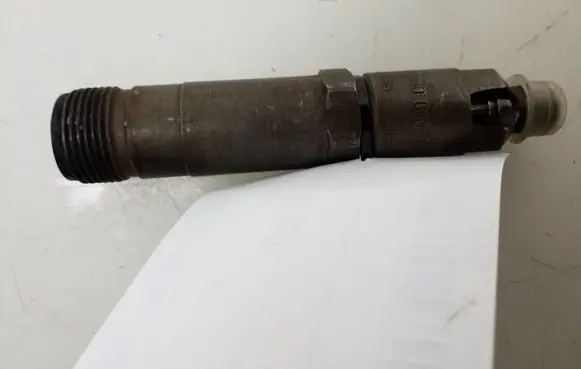 Mercedes-Benz E W210 Fuel injector A0000101051