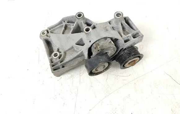 Opel Insignia A A/C compressor mount bracket 55582510 532274354