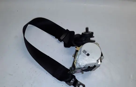 BMW X3 E83 Front seatbelt 33033480E 33048192 WY348WX0