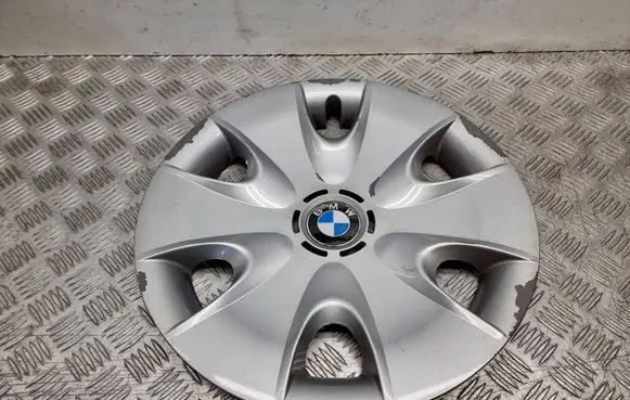 BMW 1 E81 E87 R16 wheel hub/cap/trim 62411810 6777787