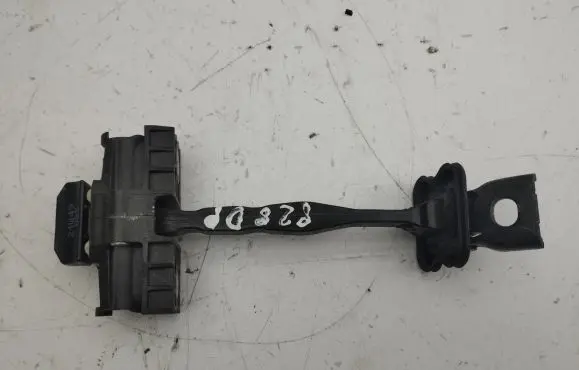 Volkswagen Golf VIII Front door check strap stopper