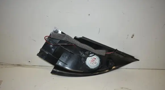 Front door high frequency speaker