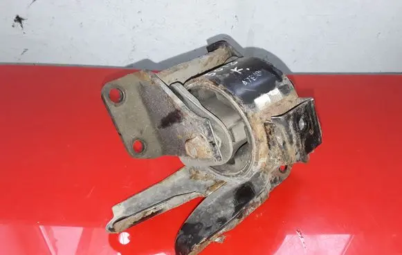 KIA Carens II Engine mount bracket A7E305