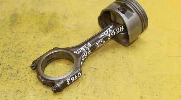 Audi A8 S8 D2 4D Piston with connecting rod