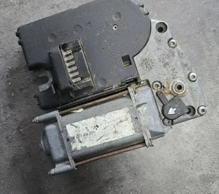 Volkswagen Golf III Sunroof motor/actuator 1h0959731