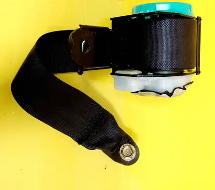 Subaru Legacy Rear seatbelt 0428105