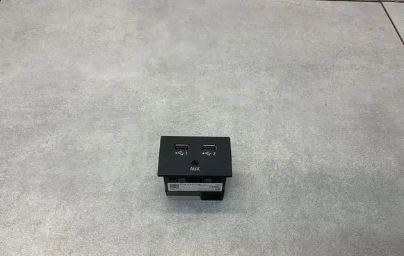 Audi A3 S3 8V USB socket connector 81A035736