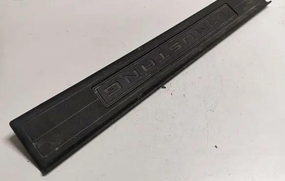 Front sill trim cover